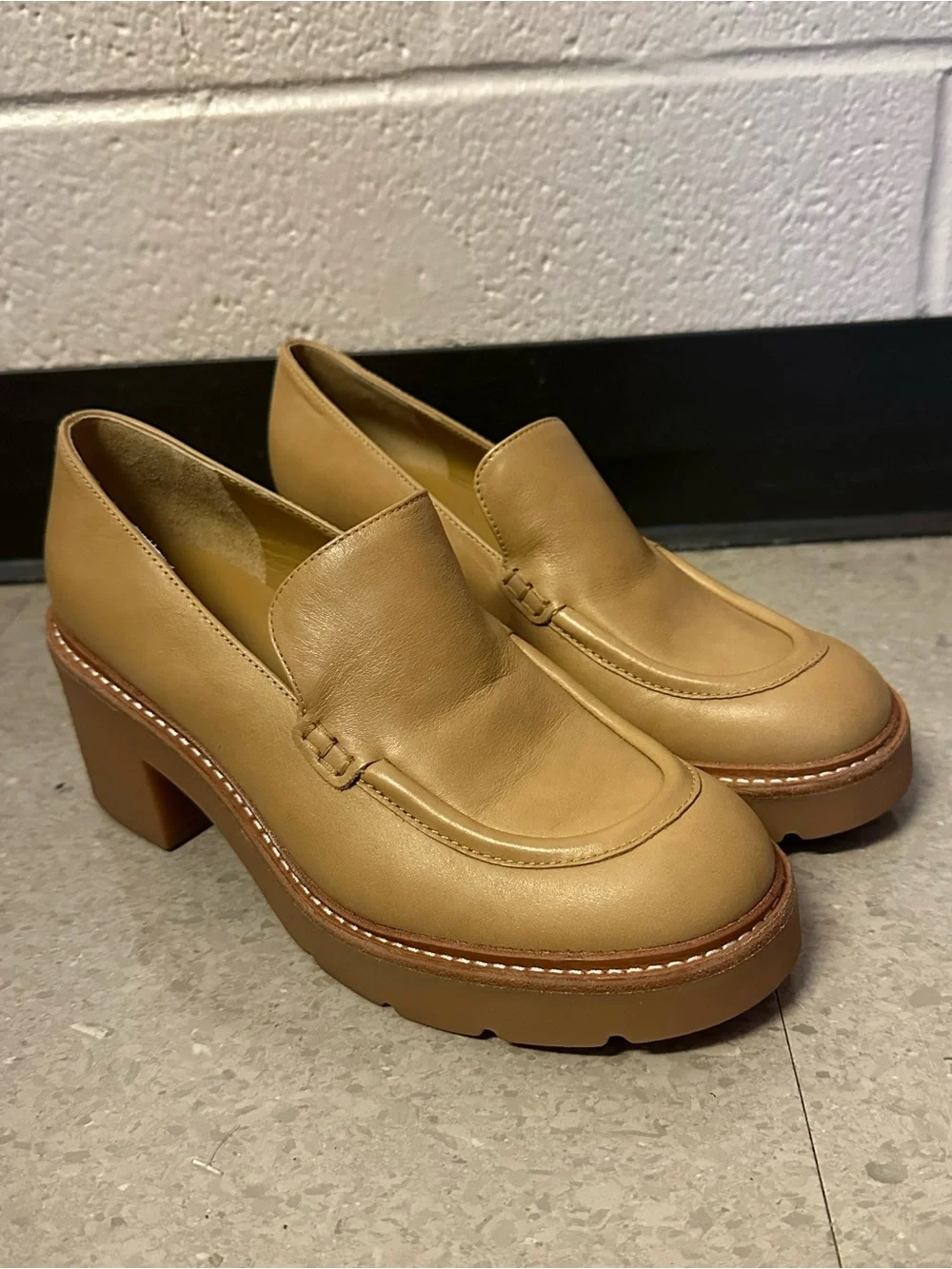Vince Rowe Platform Leather Loafer Size 7.5 Lug Sole Chunky Shoes Natural Tan